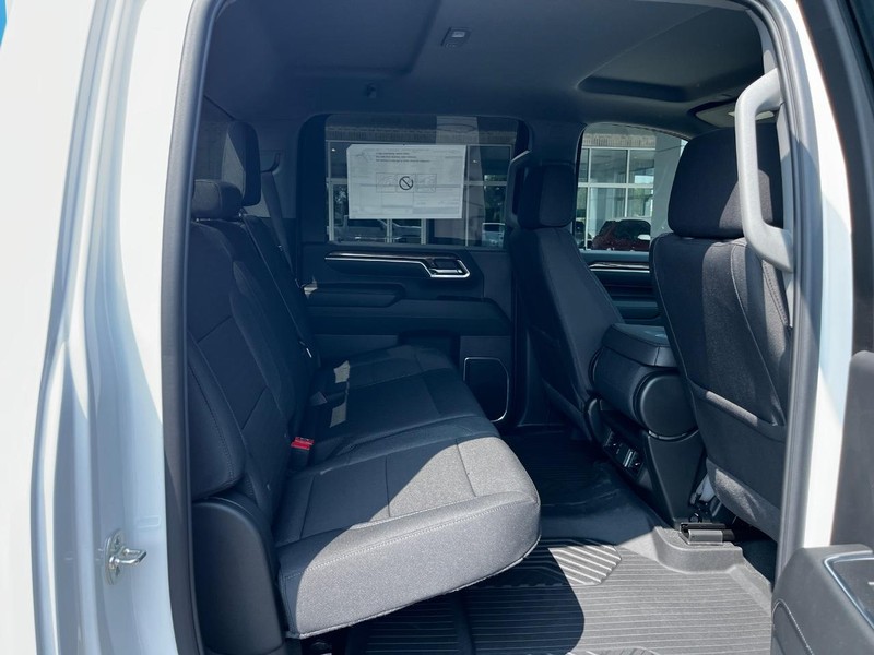 Chevrolet Silverado 2500HD Vehicle Image 04