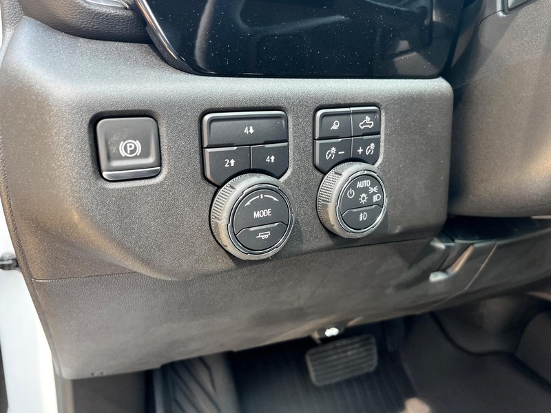 Chevrolet Silverado 2500HD Vehicle Image 10
