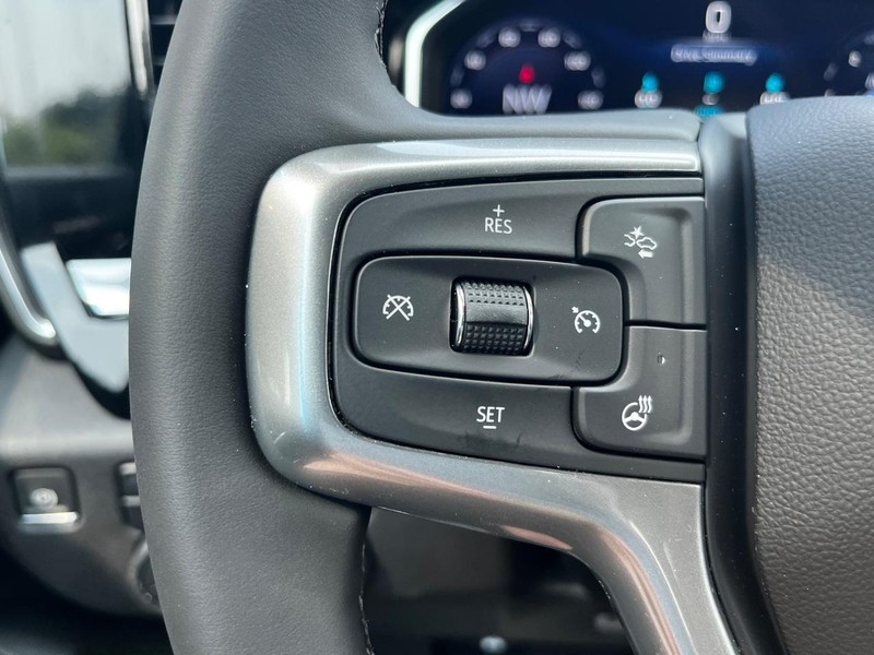 Chevrolet Silverado 2500HD Vehicle Image 11