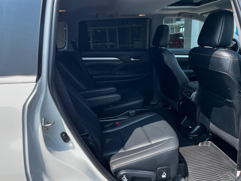 Toyota Highlander Vehicle Image 10