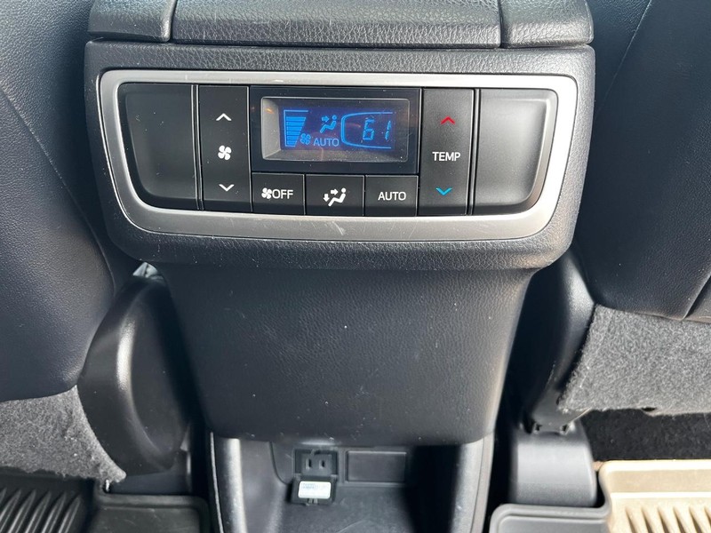 Toyota Highlander Vehicle Image 12