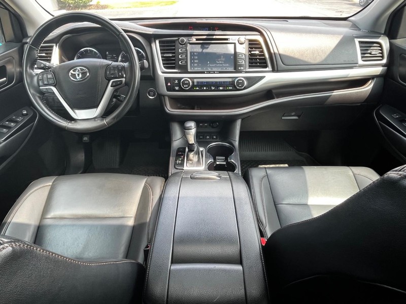 Toyota Highlander Vehicle Image 14
