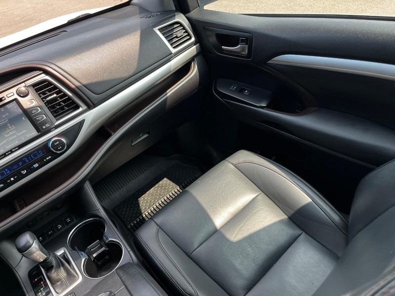 Toyota Highlander Vehicle Image 16