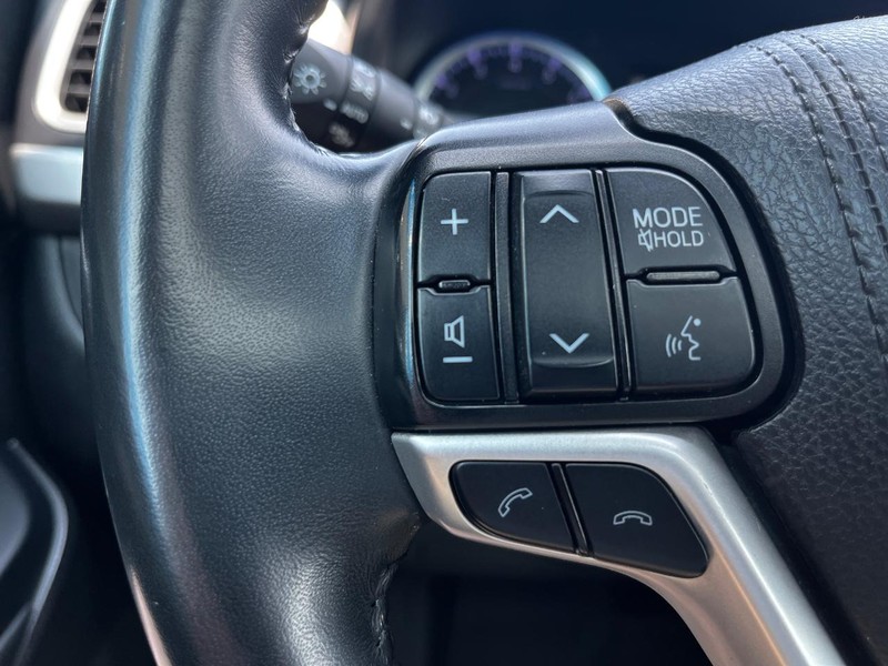 Toyota Highlander Vehicle Image 19
