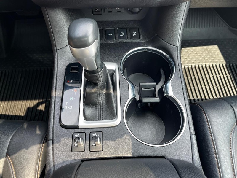 Toyota Highlander Vehicle Image 22
