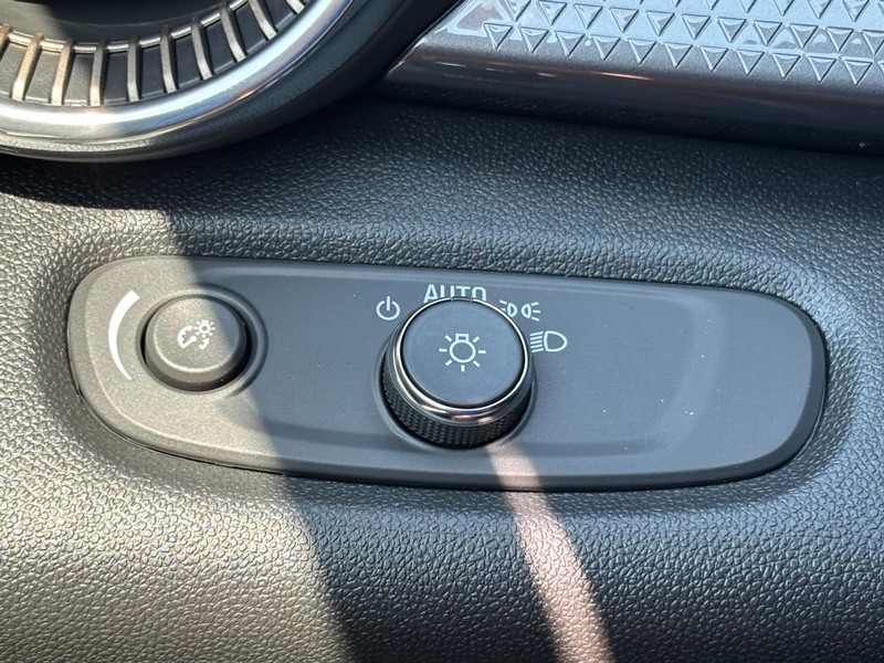 Chevrolet Trax Vehicle Image 11