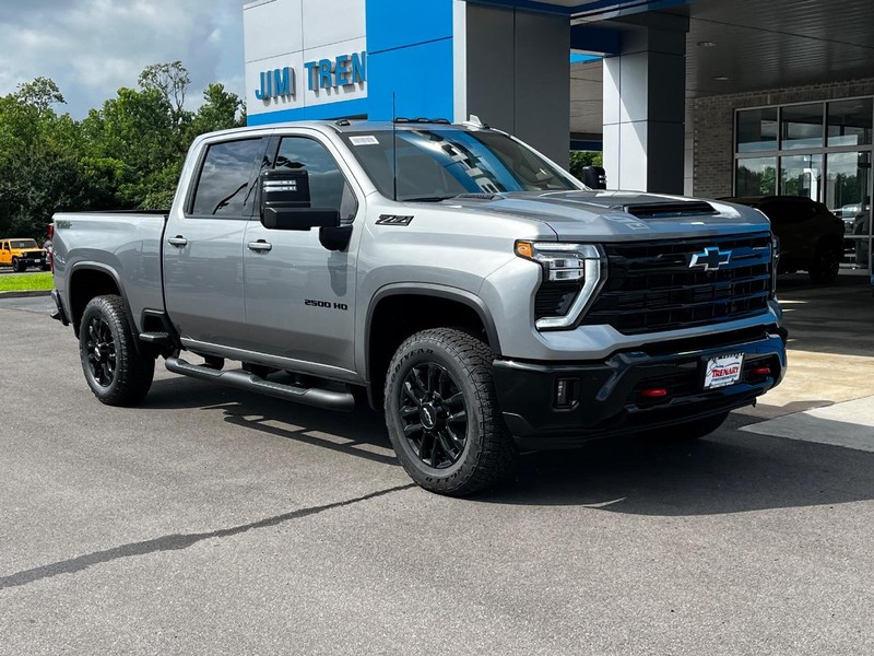 Chevrolet Silverado 2500HD Vehicle Image 02