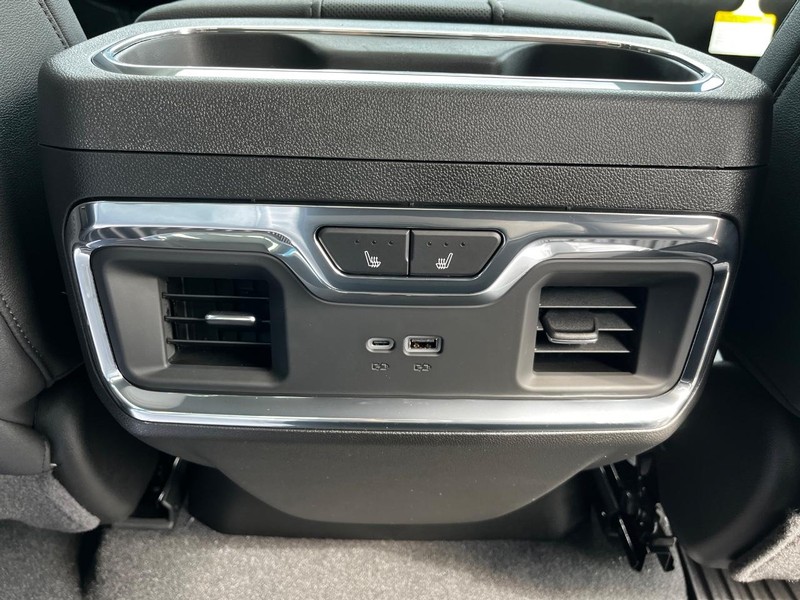 Chevrolet Silverado 2500HD Vehicle Image 05