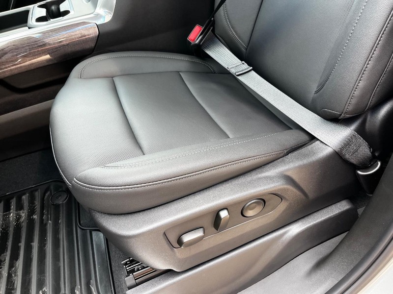 Chevrolet Silverado 2500HD Vehicle Image 11