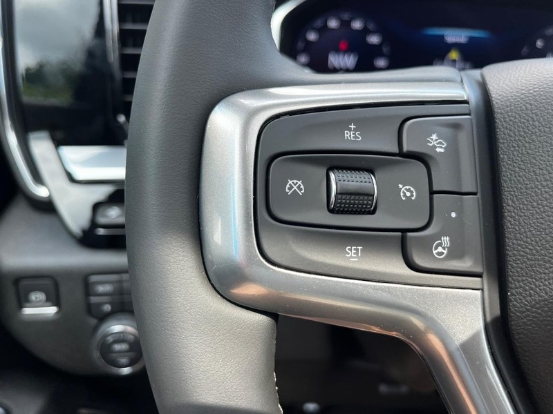 Chevrolet Silverado 2500HD Vehicle Image 13