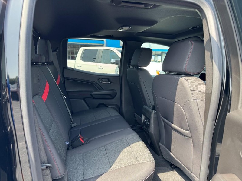 Chevrolet Colorado Vehicle Image 05