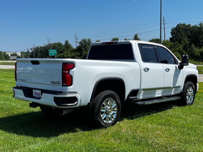 Chevrolet Silverado 2500HD Vehicle Image 03