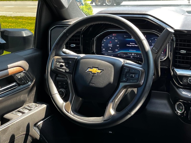 Chevrolet Silverado 2500HD Vehicle Image 14