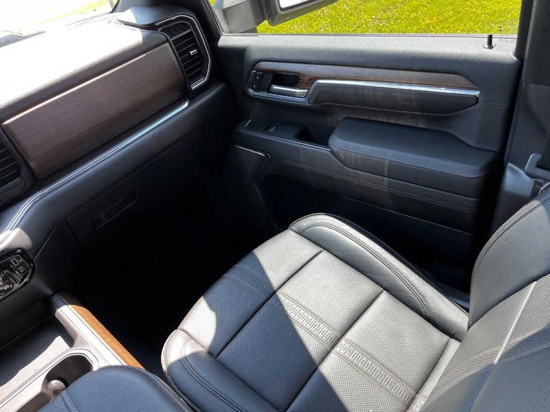 Chevrolet Silverado 2500HD Vehicle Image 15