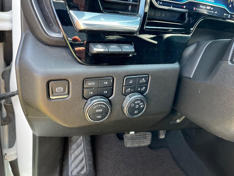 Chevrolet Silverado 2500HD Vehicle Image 18