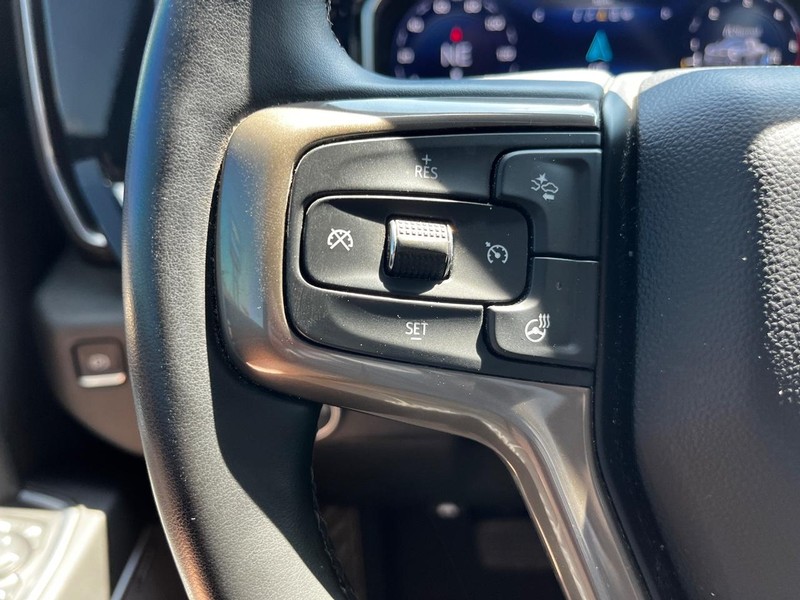 Chevrolet Silverado 2500HD Vehicle Image 19