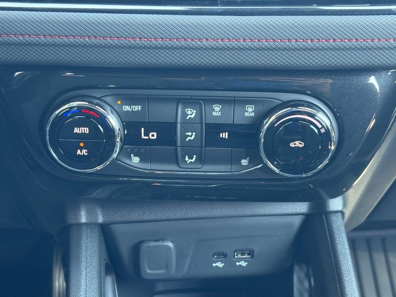 Chevrolet TrailBlazer Vehicle Image 09