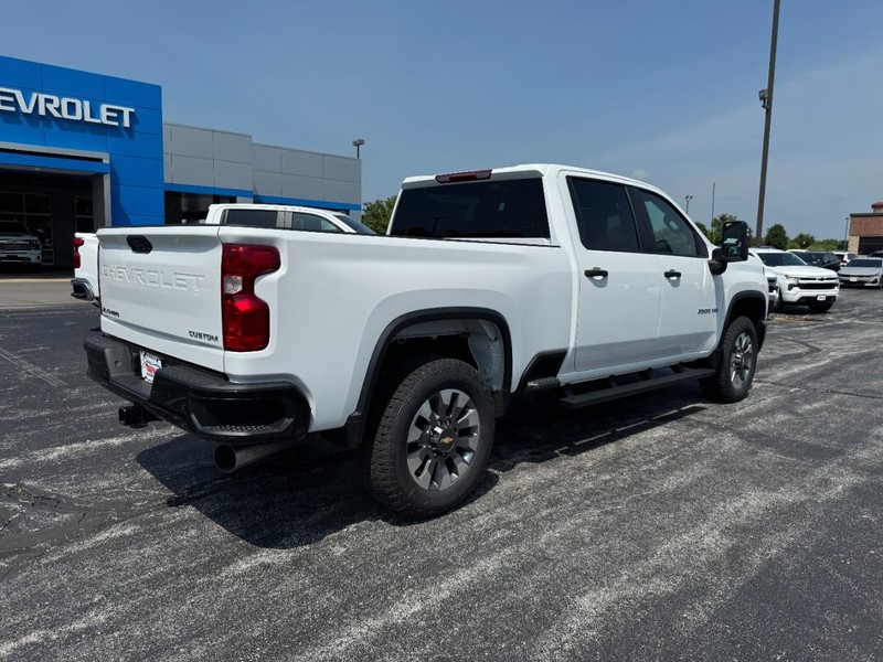 Chevrolet Silverado 2500HD Vehicle Image 03