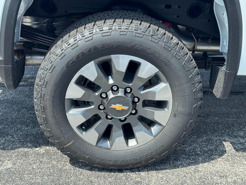 Chevrolet Silverado 2500HD Vehicle Image 04