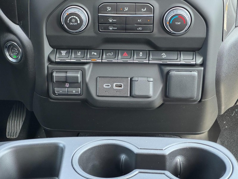 Chevrolet Silverado 2500HD Vehicle Image 09