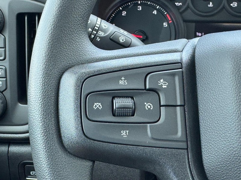 Chevrolet Silverado 2500HD Vehicle Image 13