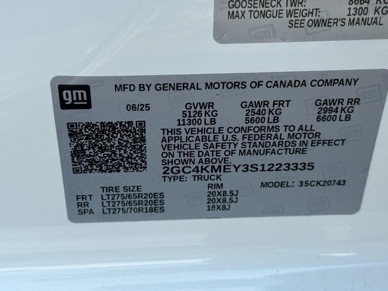 Chevrolet Silverado 2500HD Vehicle Image 16