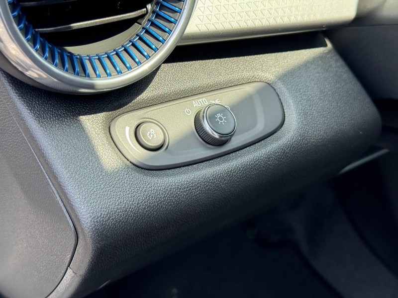 Chevrolet Trax Vehicle Image 11