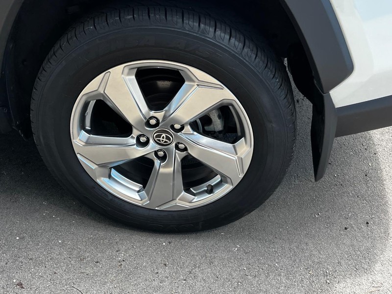 Toyota RAV4 Hybrid Vehicle Image 07
