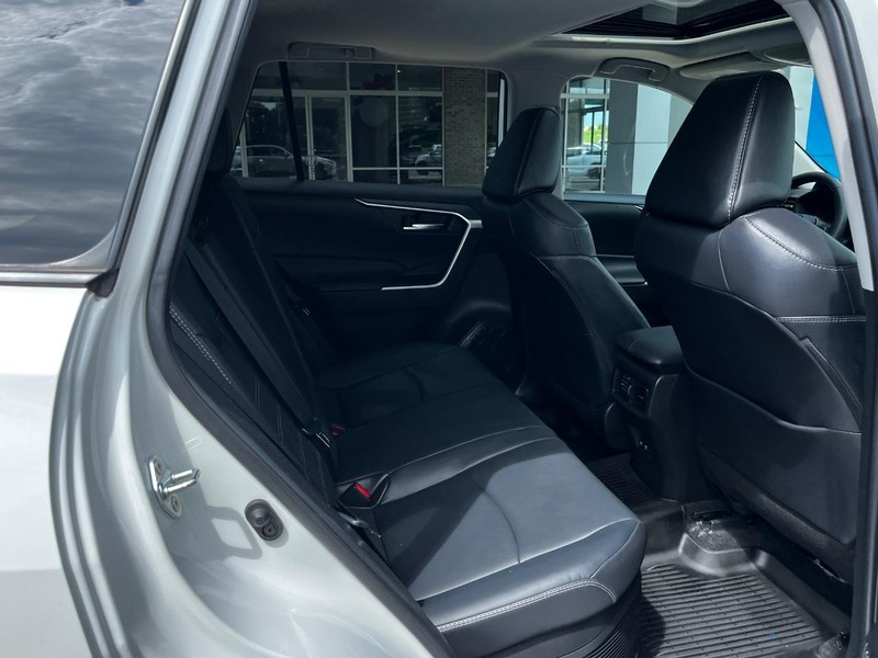 Toyota RAV4 Hybrid Vehicle Image 10