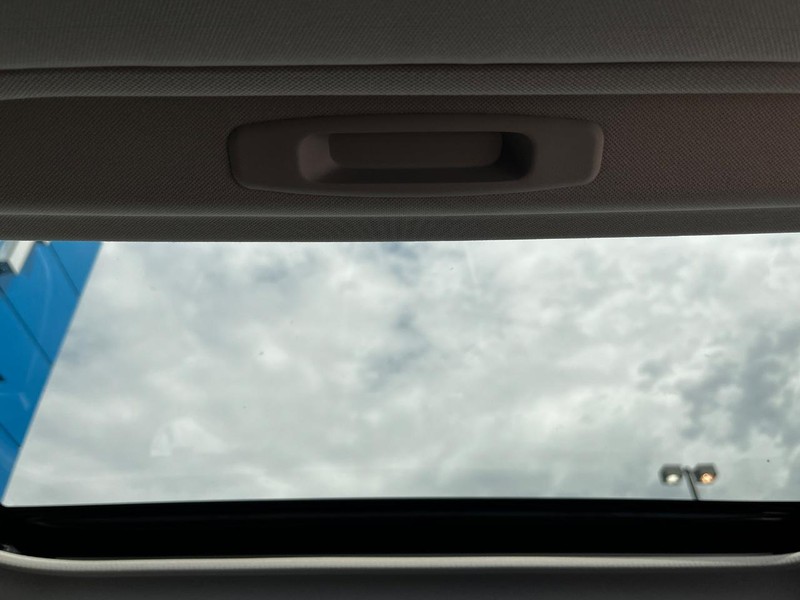 Toyota RAV4 Hybrid Vehicle Image 11