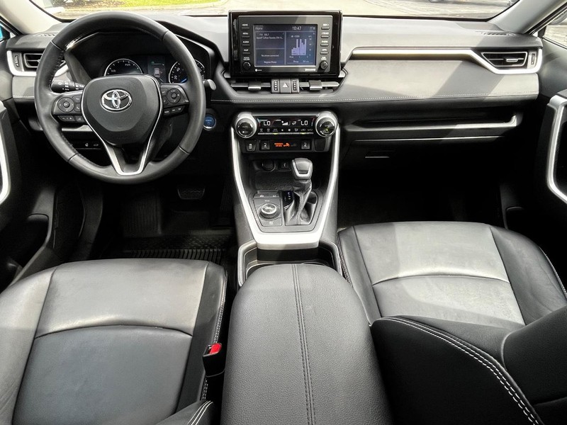 Toyota RAV4 Hybrid Vehicle Image 12