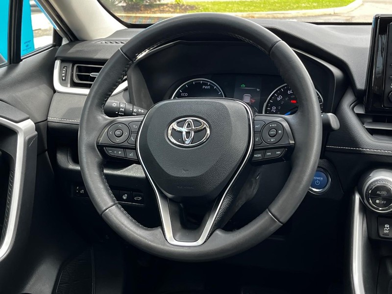 Toyota RAV4 Hybrid Vehicle Image 13