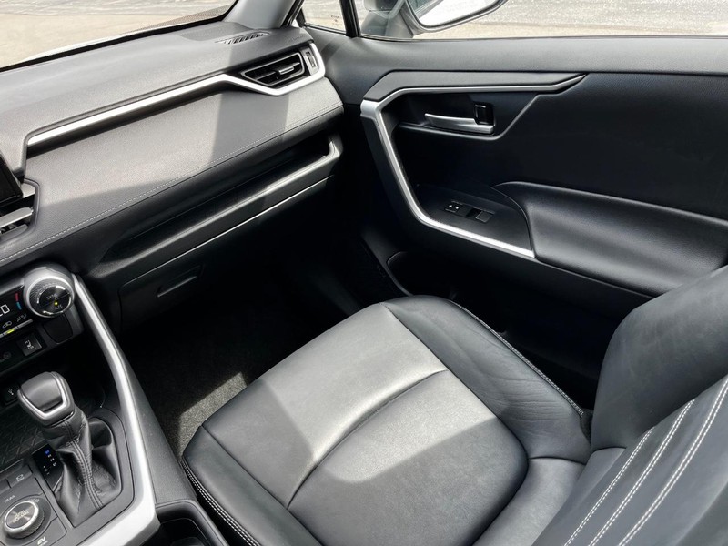 Toyota RAV4 Hybrid Vehicle Image 14