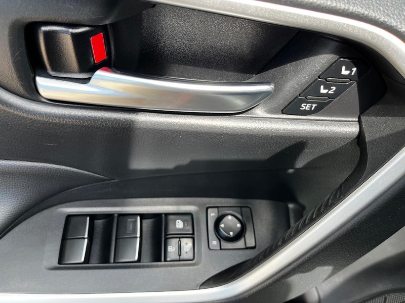 Toyota RAV4 Hybrid Vehicle Image 15