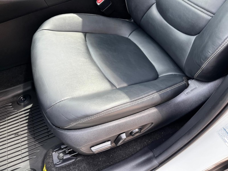 Toyota RAV4 Hybrid Vehicle Image 16