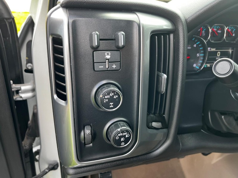 Chevrolet Silverado 1500 Vehicle Image 16