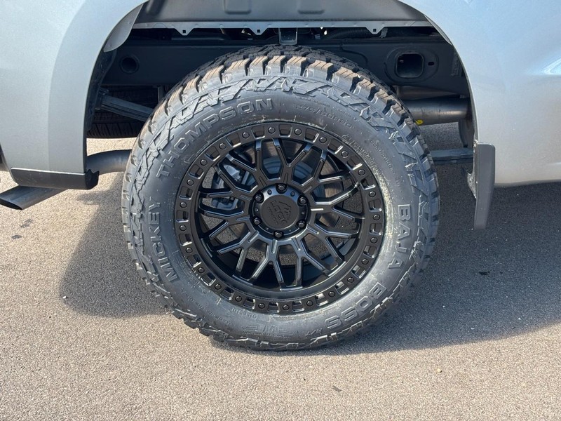 Chevrolet Silverado 1500 Vehicle Image 04