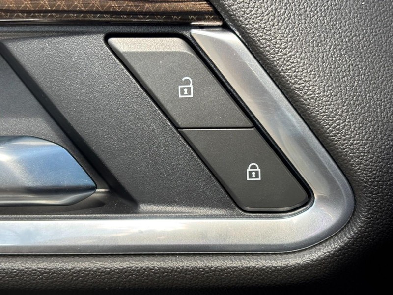 Chevrolet Silverado 1500 Vehicle Image 21