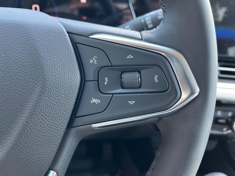 Chevrolet Trax Vehicle Image 11