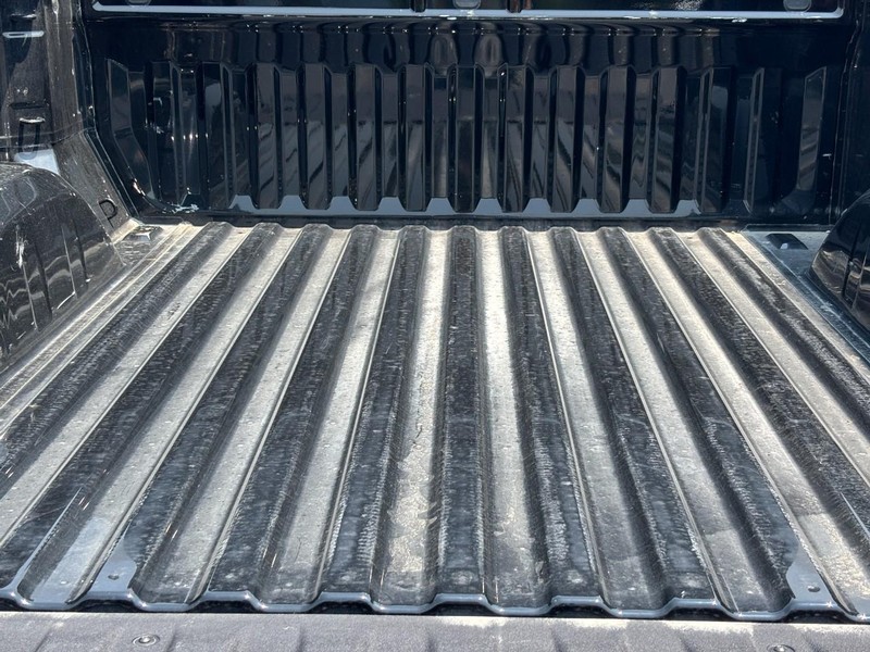 Chevrolet Silverado 1500 LTD Vehicle Image 04