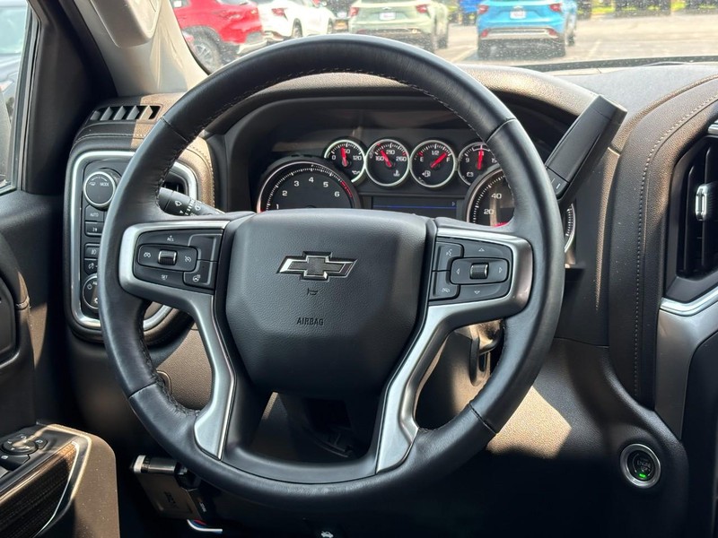 Chevrolet Silverado 1500 LTD Vehicle Image 12