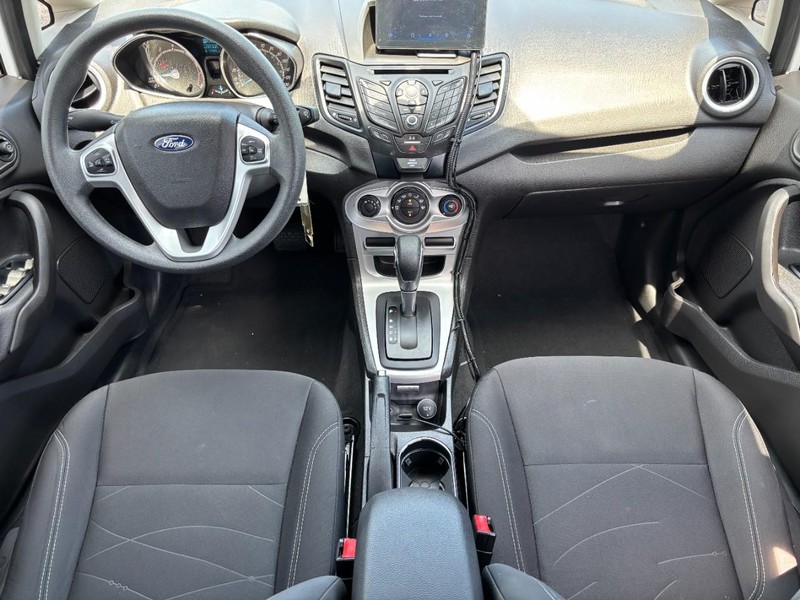 Ford Fiesta Vehicle Image 11