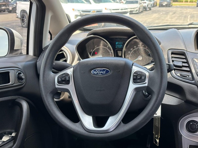 Ford Fiesta Vehicle Image 12