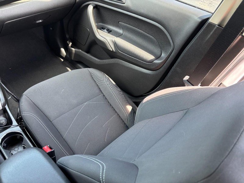 Ford Fiesta Vehicle Image 15