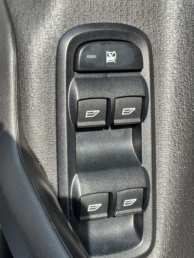Ford Fiesta Vehicle Image 23