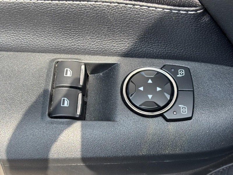 Ford Mustang Vehicle Image 19