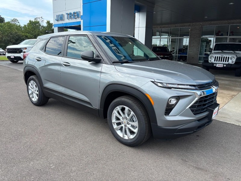 Chevrolet TrailBlazer Vehicle Image 02