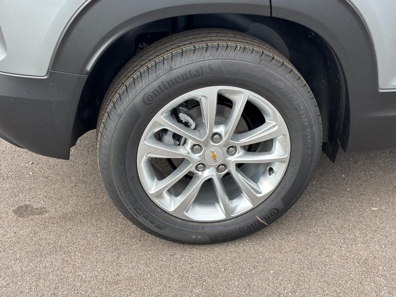 Chevrolet TrailBlazer Vehicle Image 04