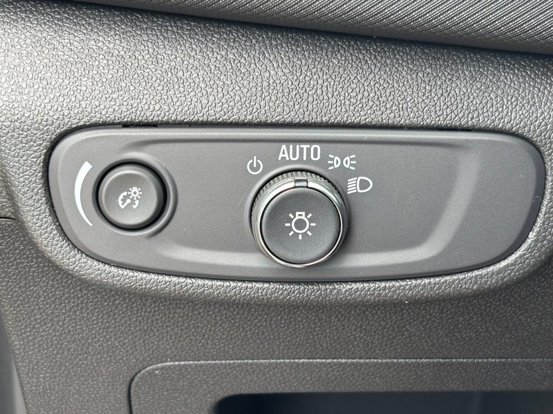 Chevrolet TrailBlazer Vehicle Image 11