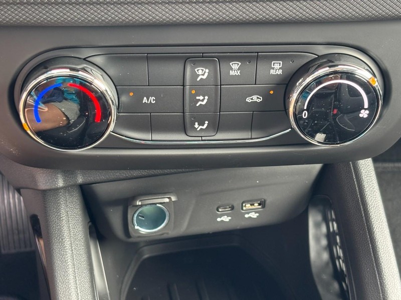 Chevrolet TrailBlazer Vehicle Image 17